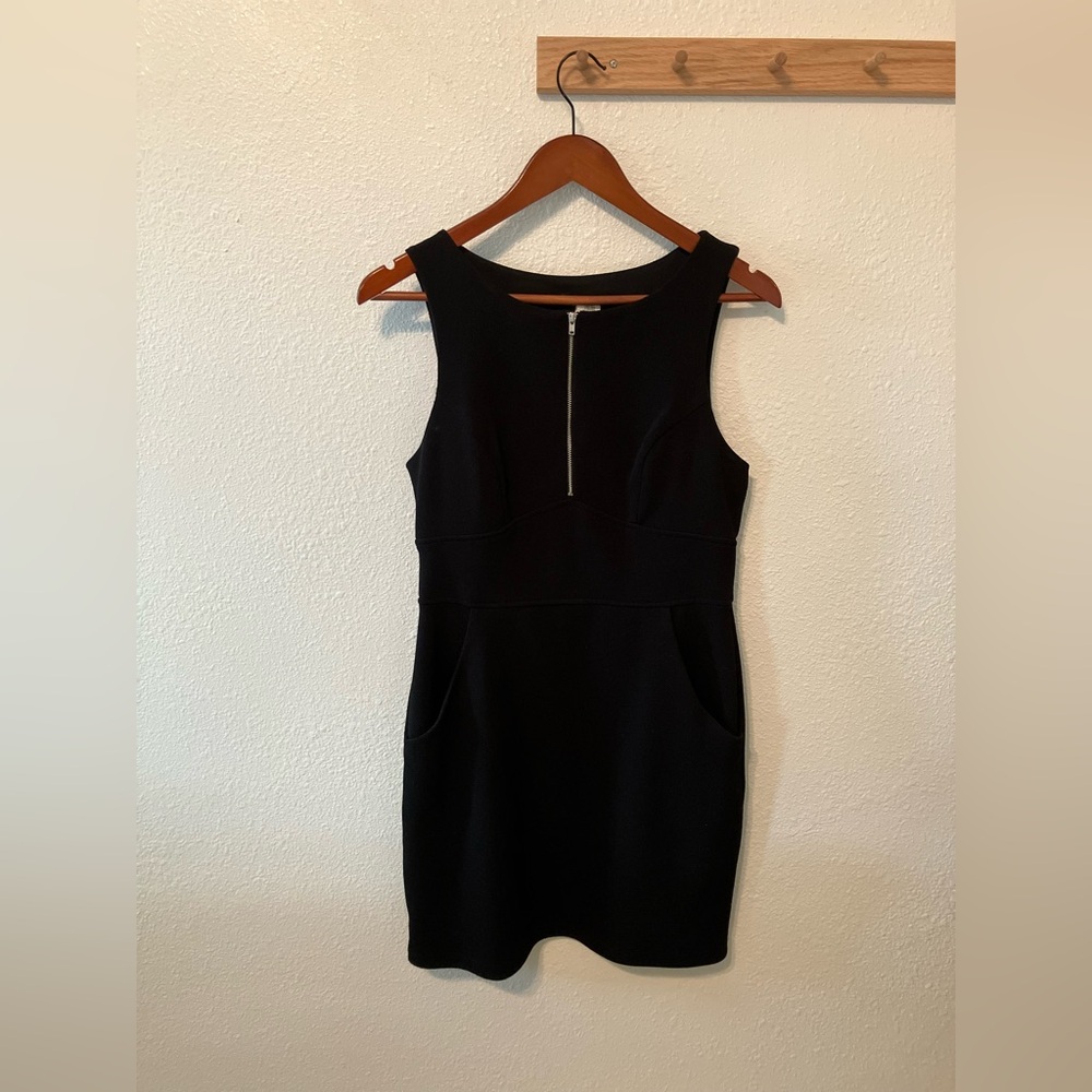 Black Mini Dress w/ Pockets!